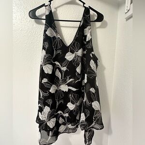 Lane Bryant Beautiful black & white flower top size 22